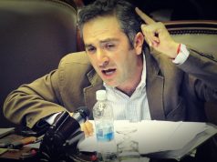 Larroque: «La moderación no tiene referentes fuertes»