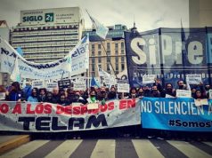 Miles de personas en contra de los despidos en Télam